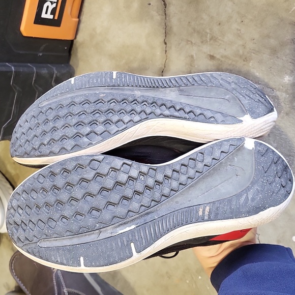 Nike Air Winflo 9 Black and Red Running Shoes - Picture 5 of 5